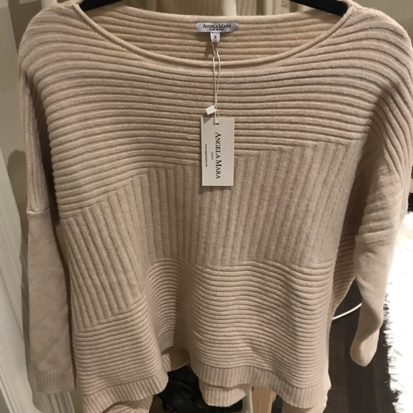 Cream/Tan long sleevecrew neck sweater - Picture 3 of 5